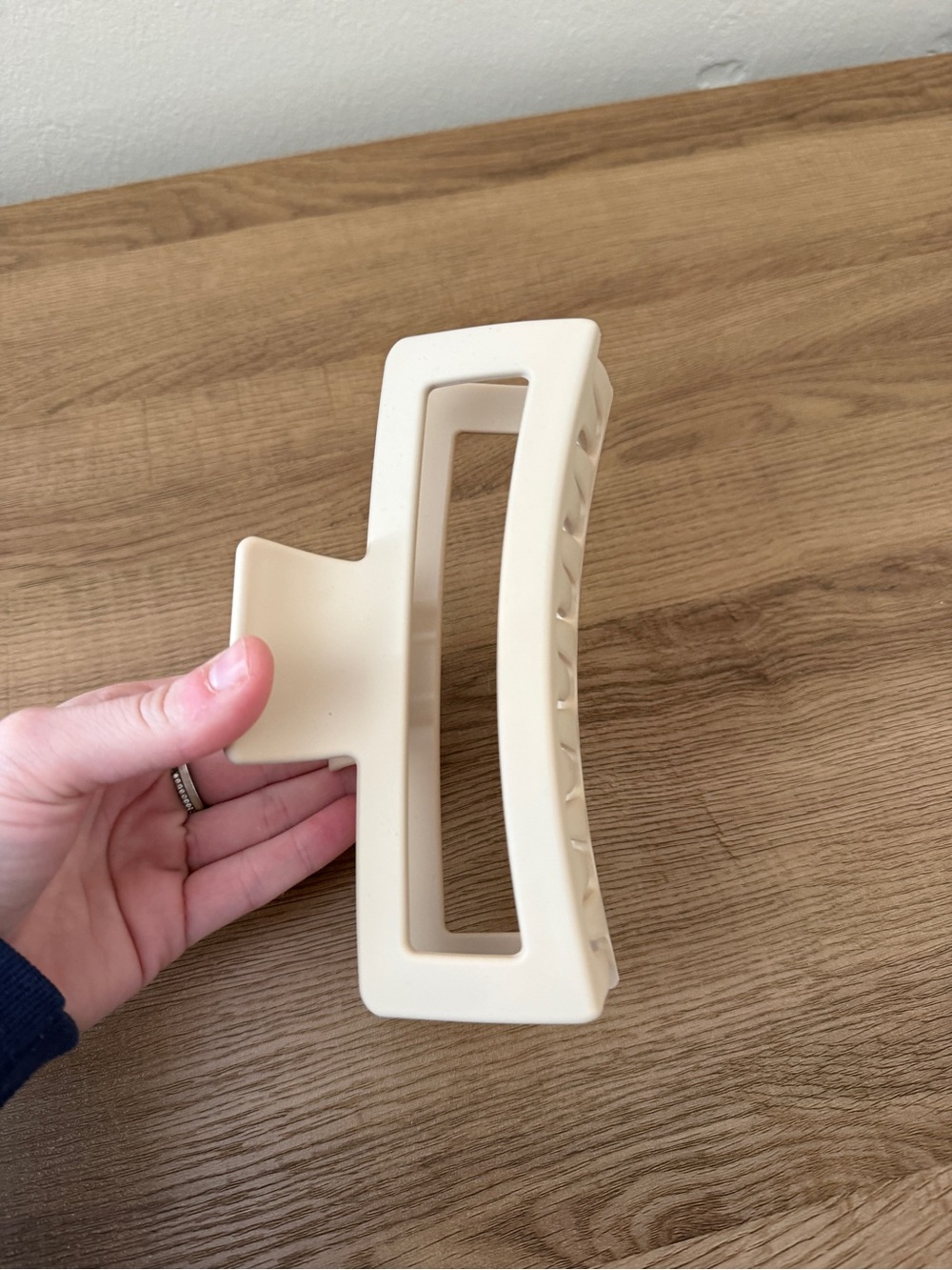Neutral Cream Oversized Claw Hair Clip